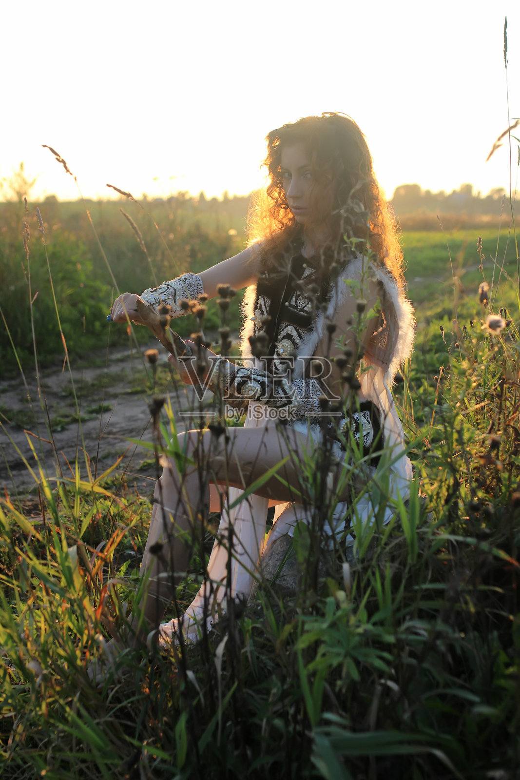 女孩衣服亚马逊自然日落照片摄影图片