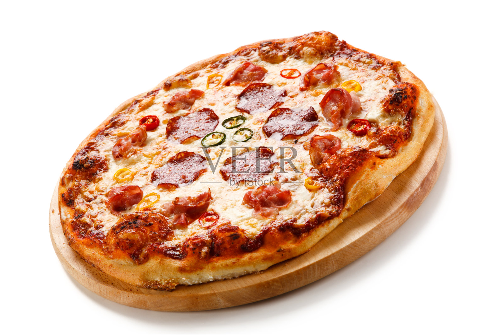 白色背景上的披萨意大利香肠照片摄影图片