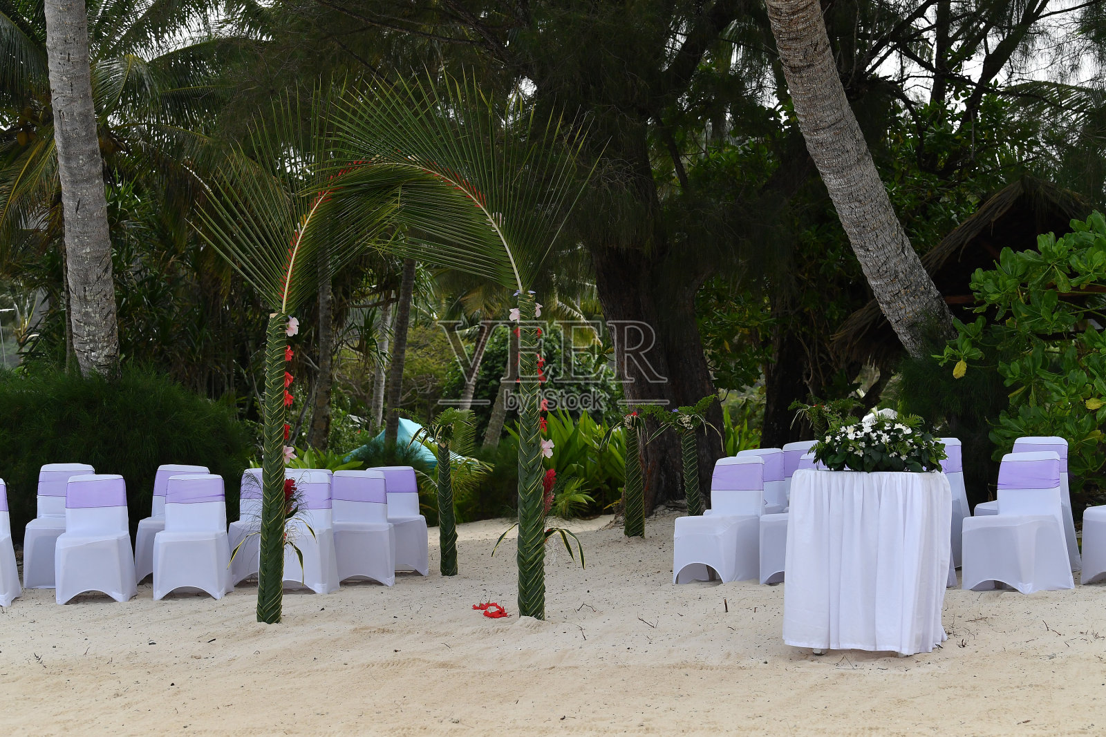 婚礼在热带天堂般的沙滩上照片摄影图片