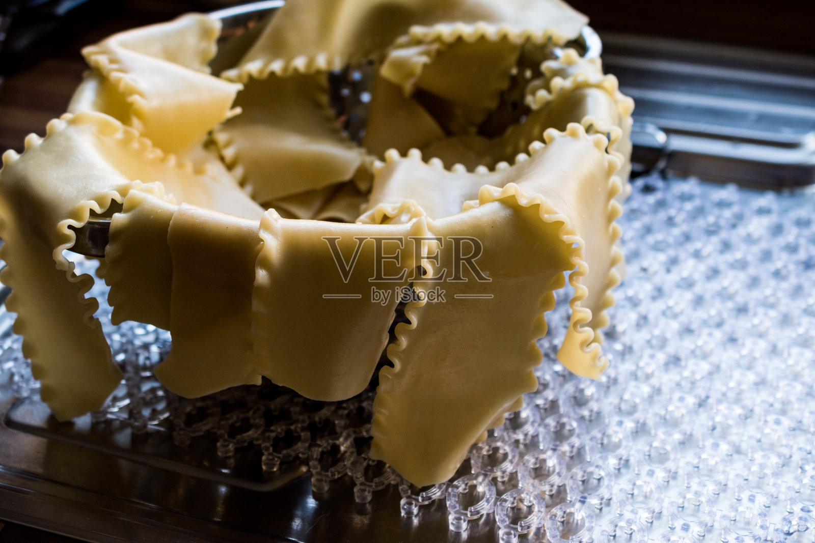 千层面、意大利面或生面团。照片摄影图片