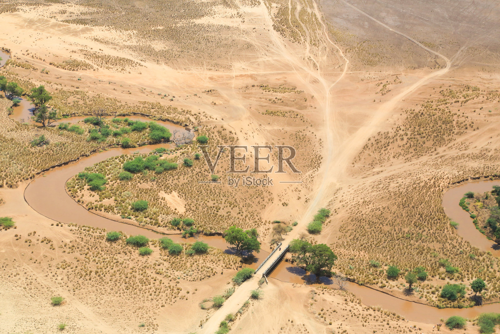 鸟瞰图布朗河在Shompole保护区，靠近马加迪湖，肯尼亚照片摄影图片