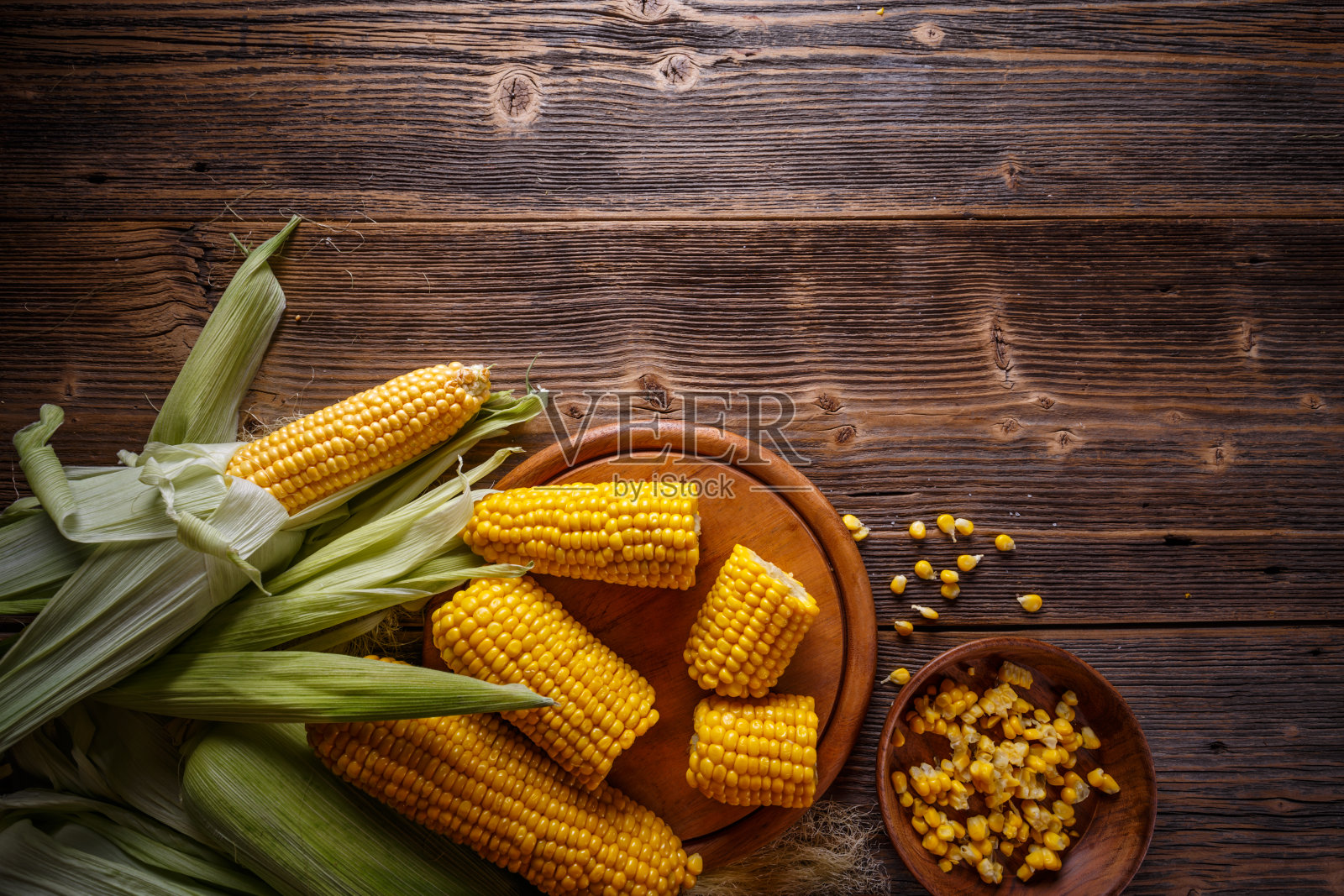 煮熟的玉米俯视图照片摄影图片