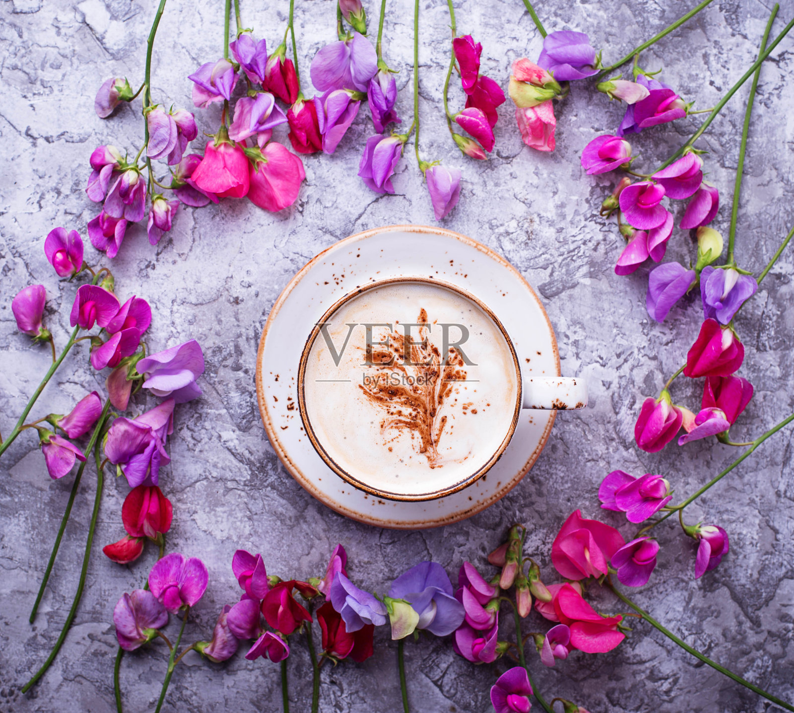 咖啡和鲜花照片摄影图片