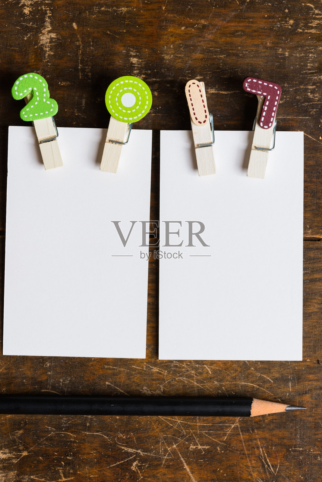 白色空白卡与彩色剪辑2017照片摄影图片