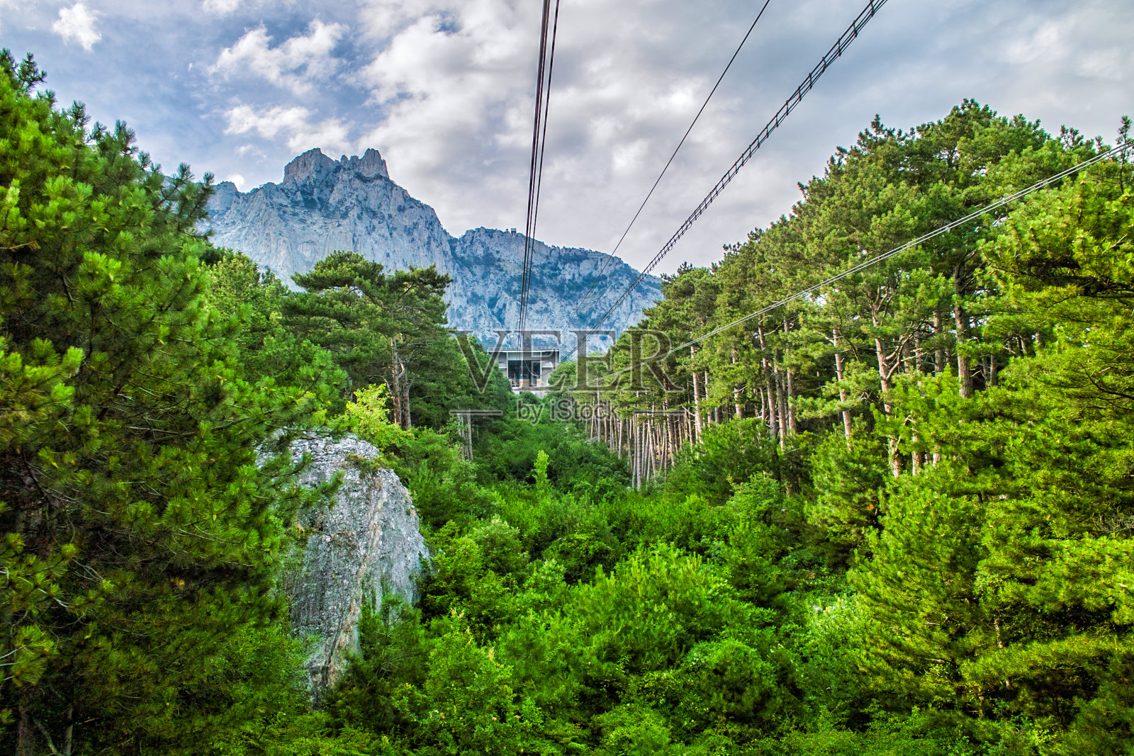 俄罗斯克里米亚艾佩特里山的索道照片摄影图片