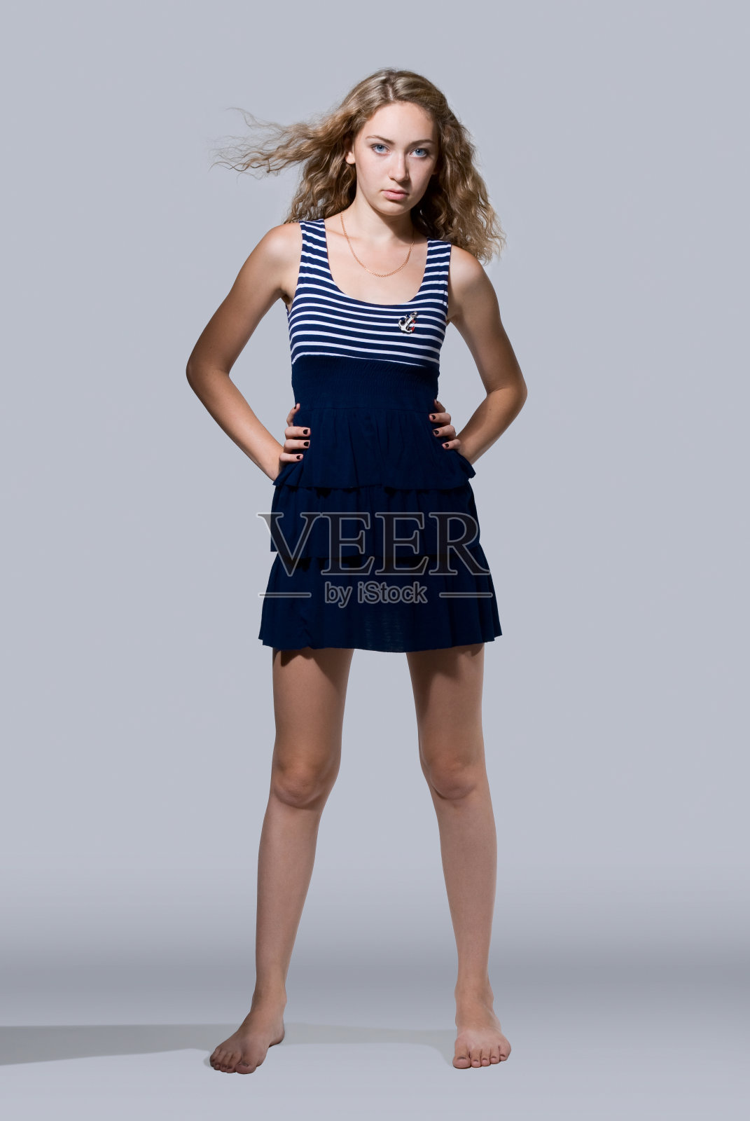 魅力和美丽的年轻迷人的时尚女孩照片摄影图片