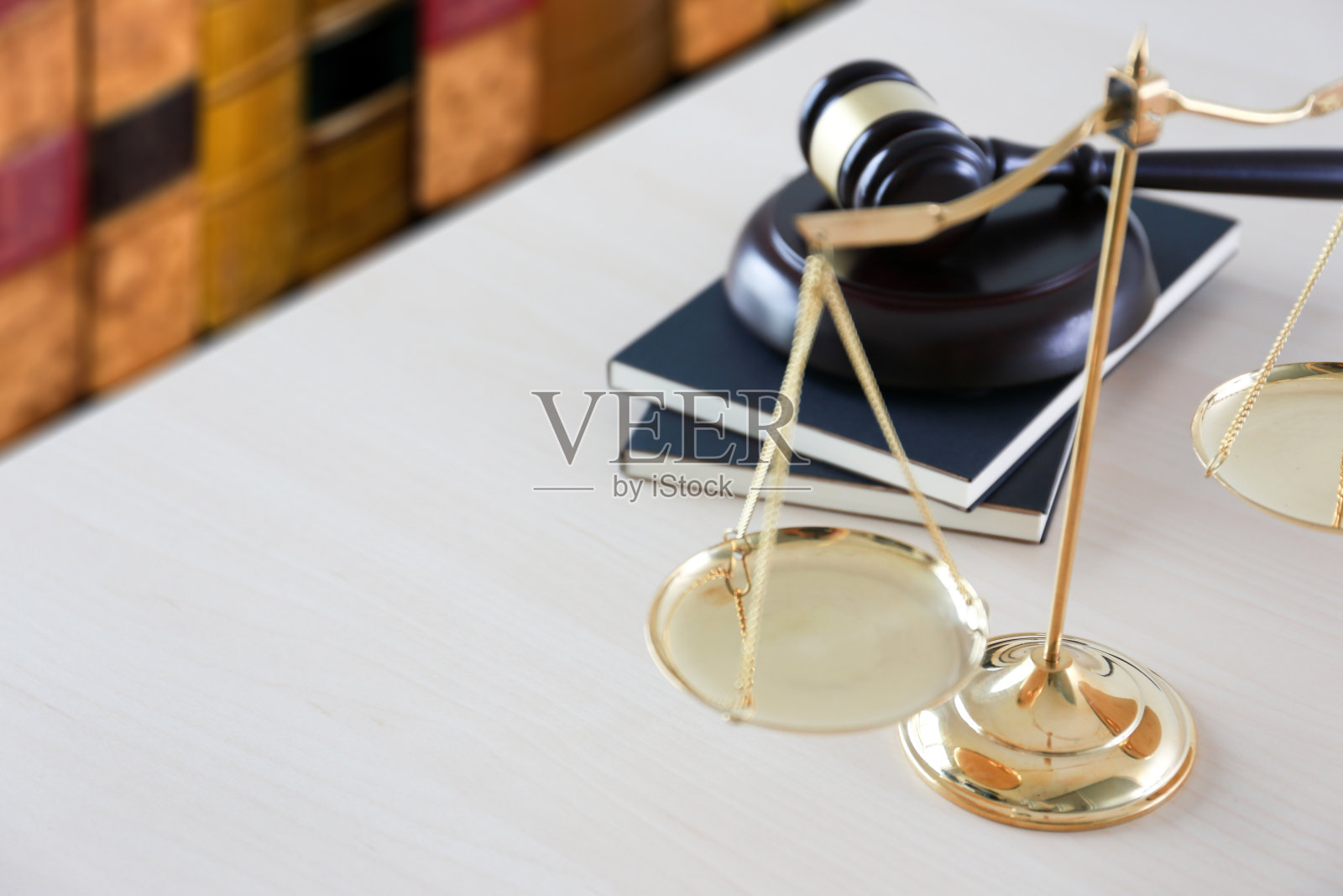 正义与法律概念，法官与法槌照片摄影图片