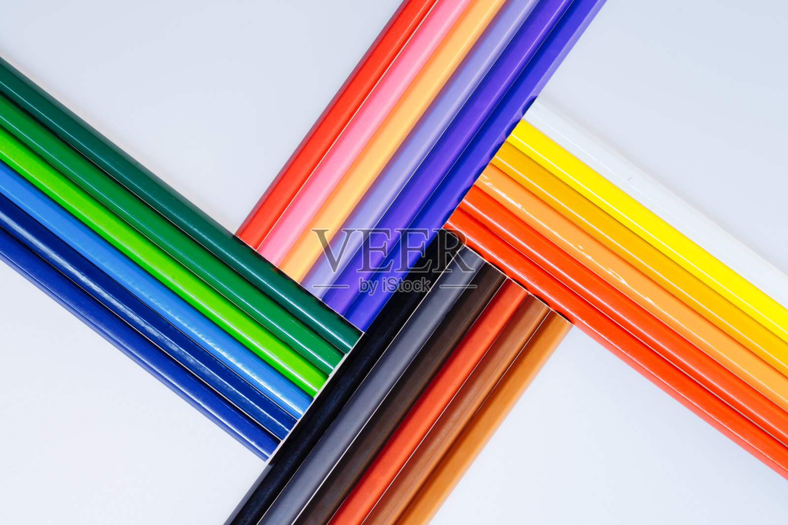 彩色铅笔。文本。学校或专业用铅笔。创造力的集合。照片摄影图片