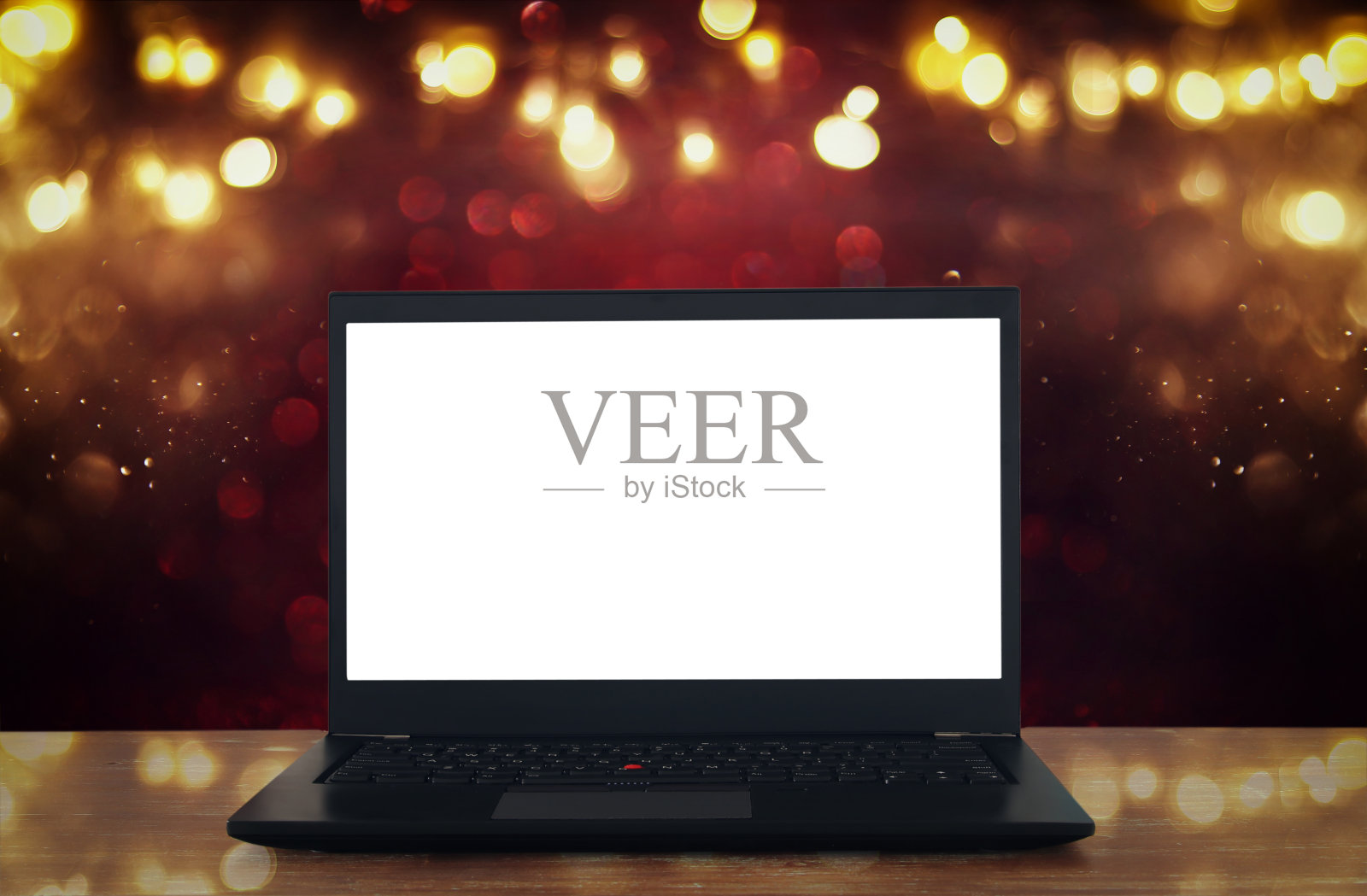 打开笔记本电脑与白色屏幕在木桌前抽象闪烁的背景照片摄影图片