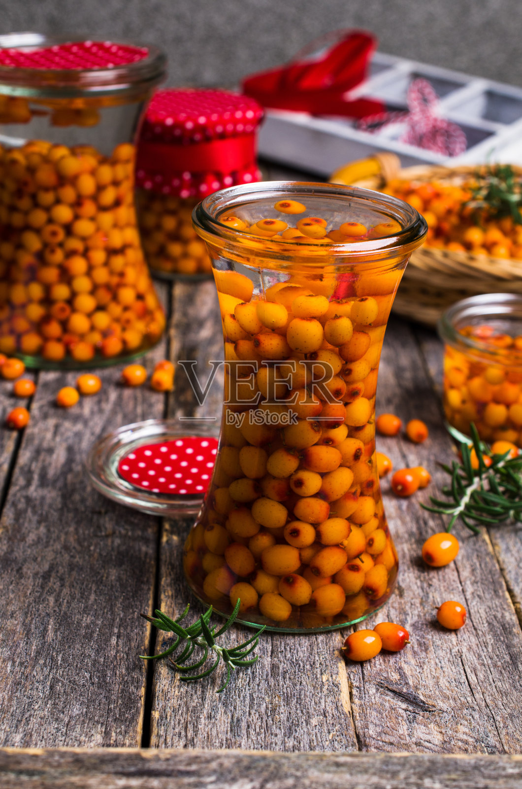 沙棘浆果加糖浆照片摄影图片