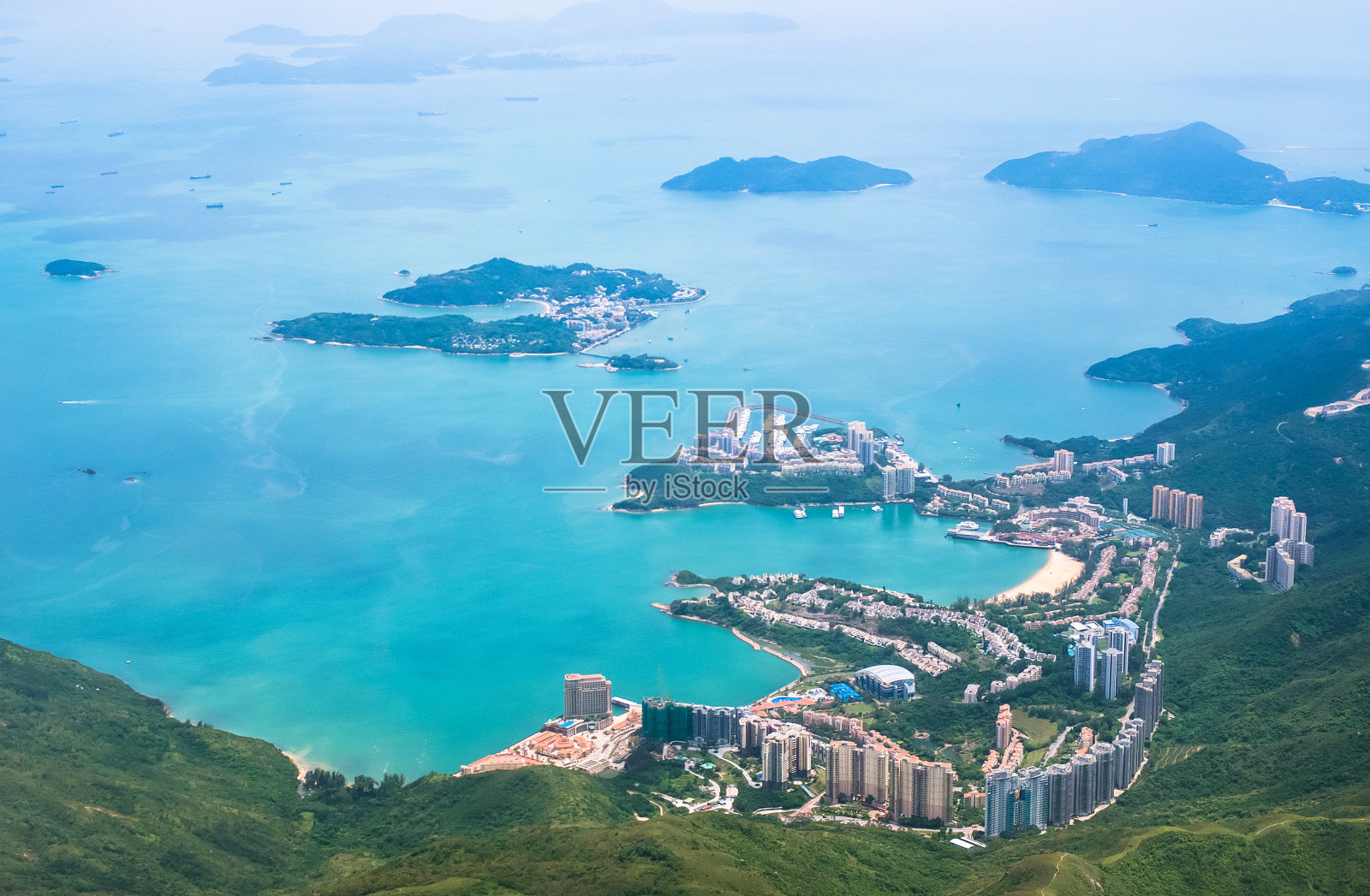 从空中俯瞰这个岛。照片摄影图片