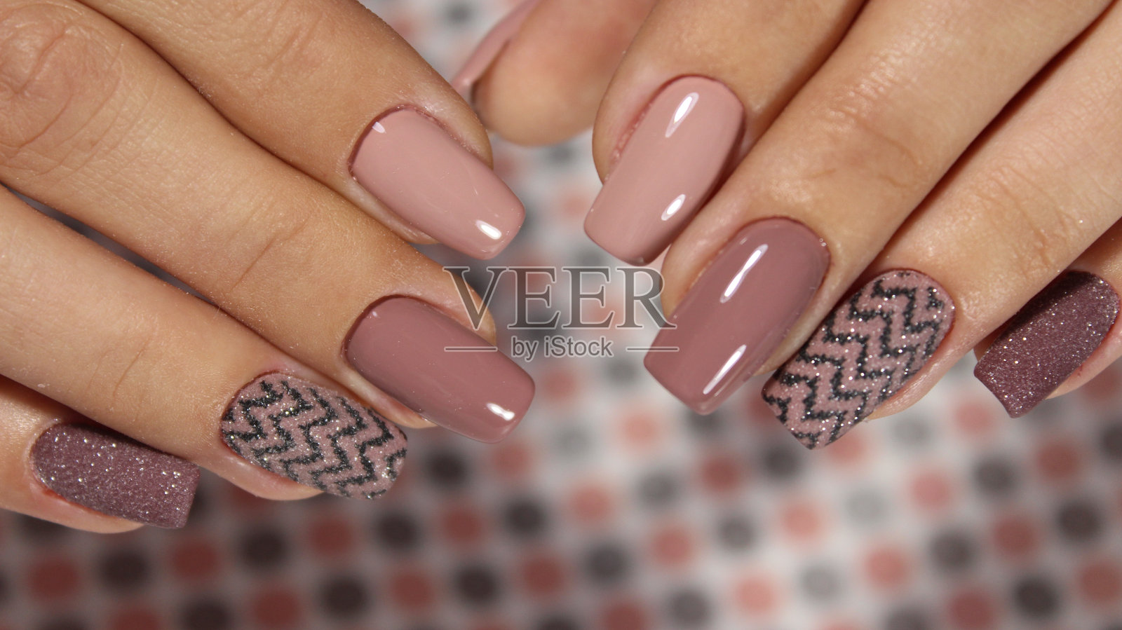 时尚的美甲设计照片摄影图片