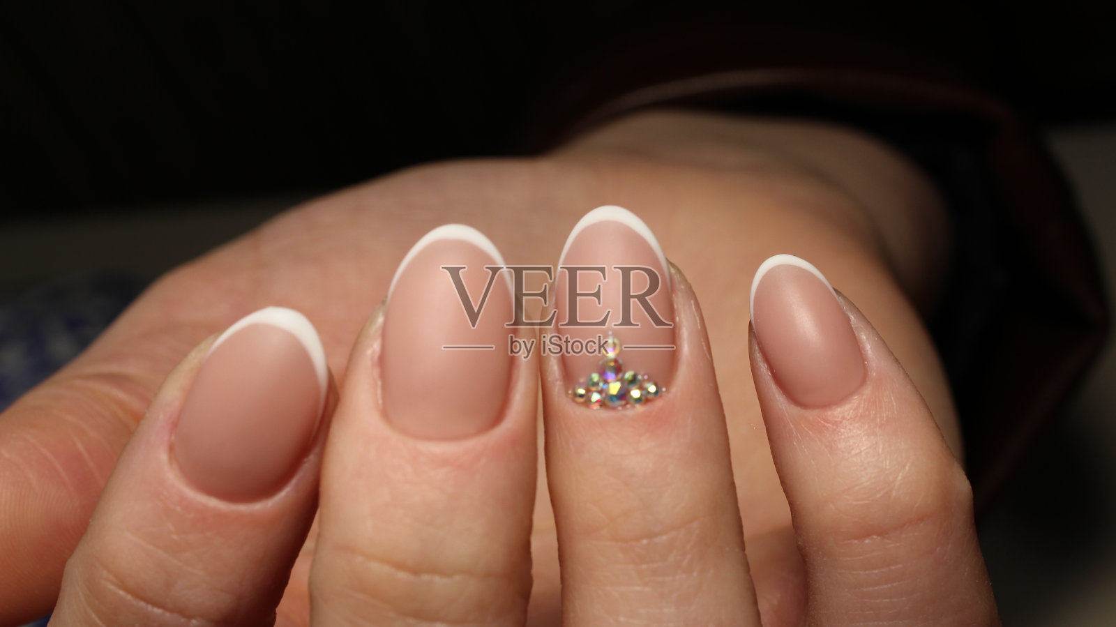 婚礼法式美甲设计照片摄影图片