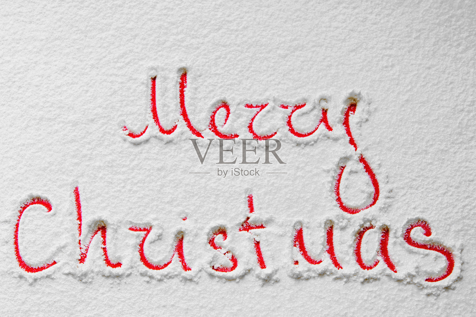 在雪地上写“圣诞快乐”照片摄影图片