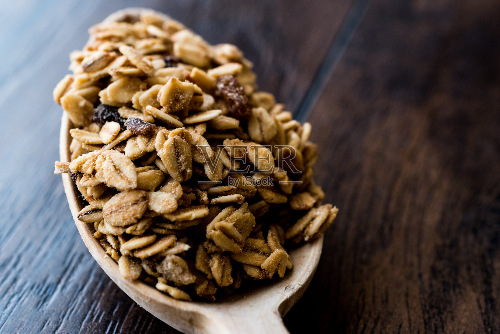 格兰诺拉麦片和木勺配料照片摄影图片