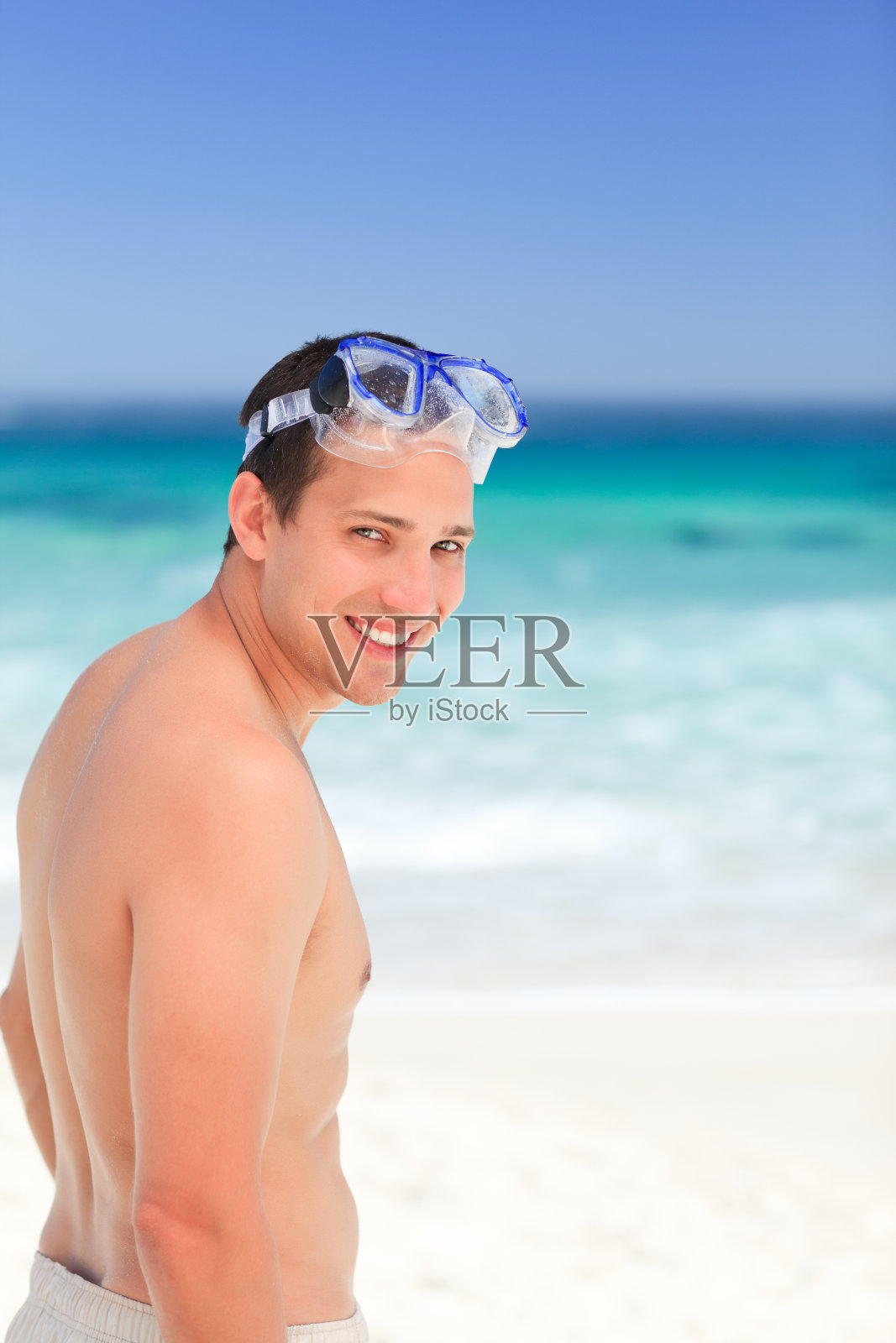 一个戴着面具的男人的特写照片摄影图片