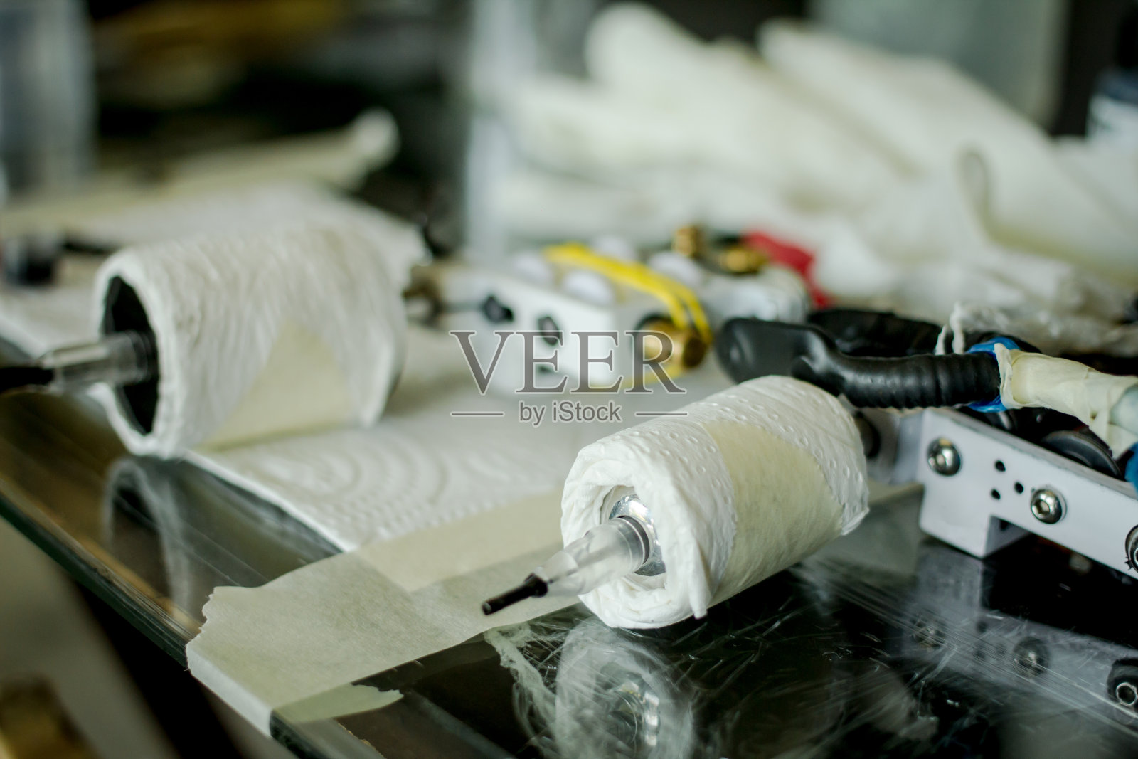 模糊设置在纹身机和设备。照片摄影图片