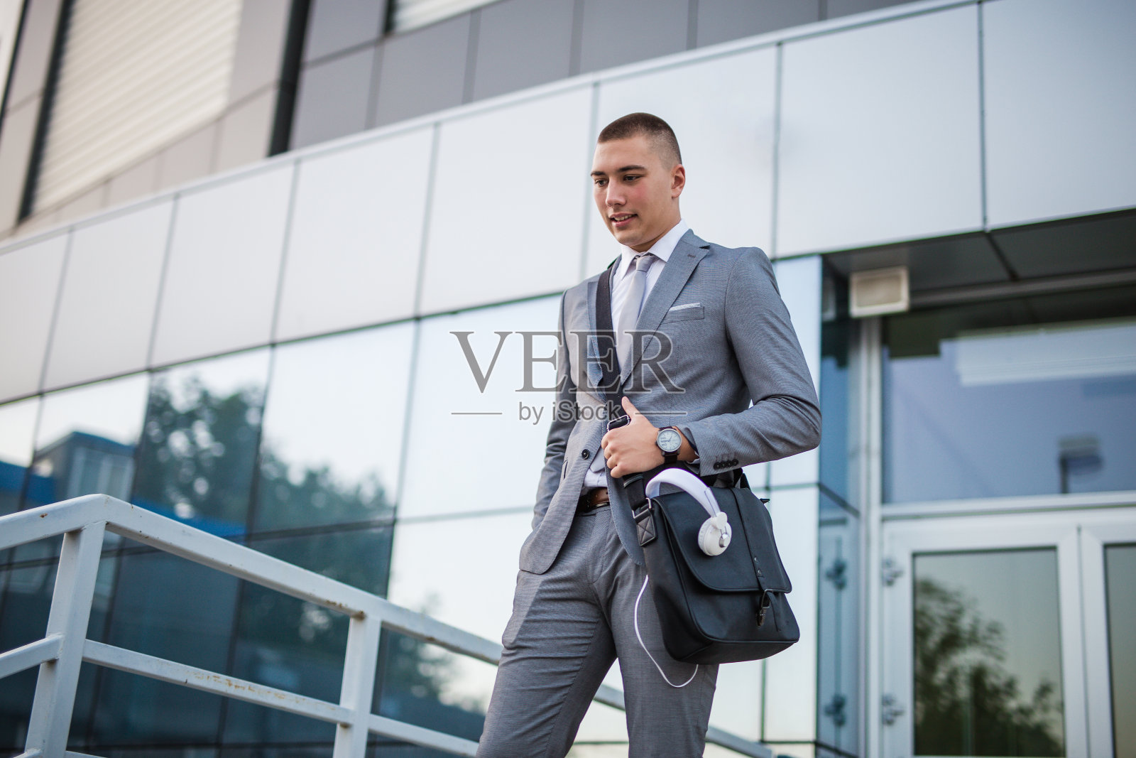 该回家了照片摄影图片