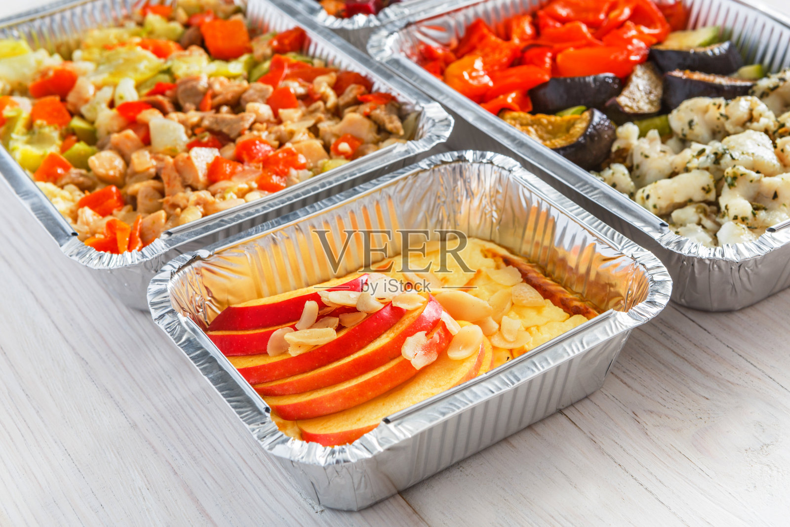 健康食品带走，俯视图在木材背景照片摄影图片