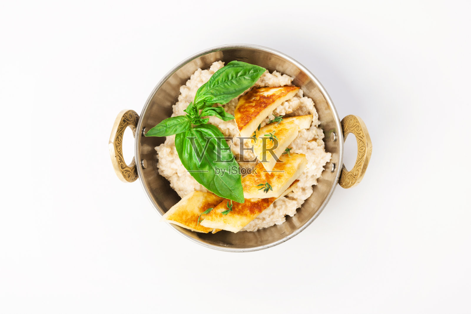 印度餐厅素菜，燕麦粥和孤立的煎蛋卷照片摄影图片