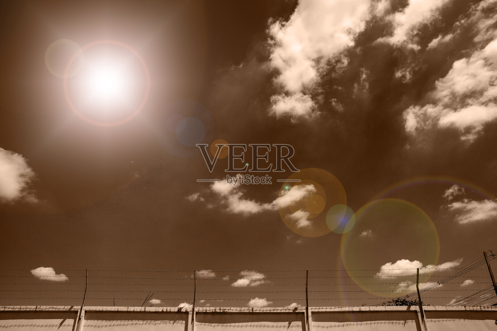 自然光线下的天空和云，背景照片摄影图片