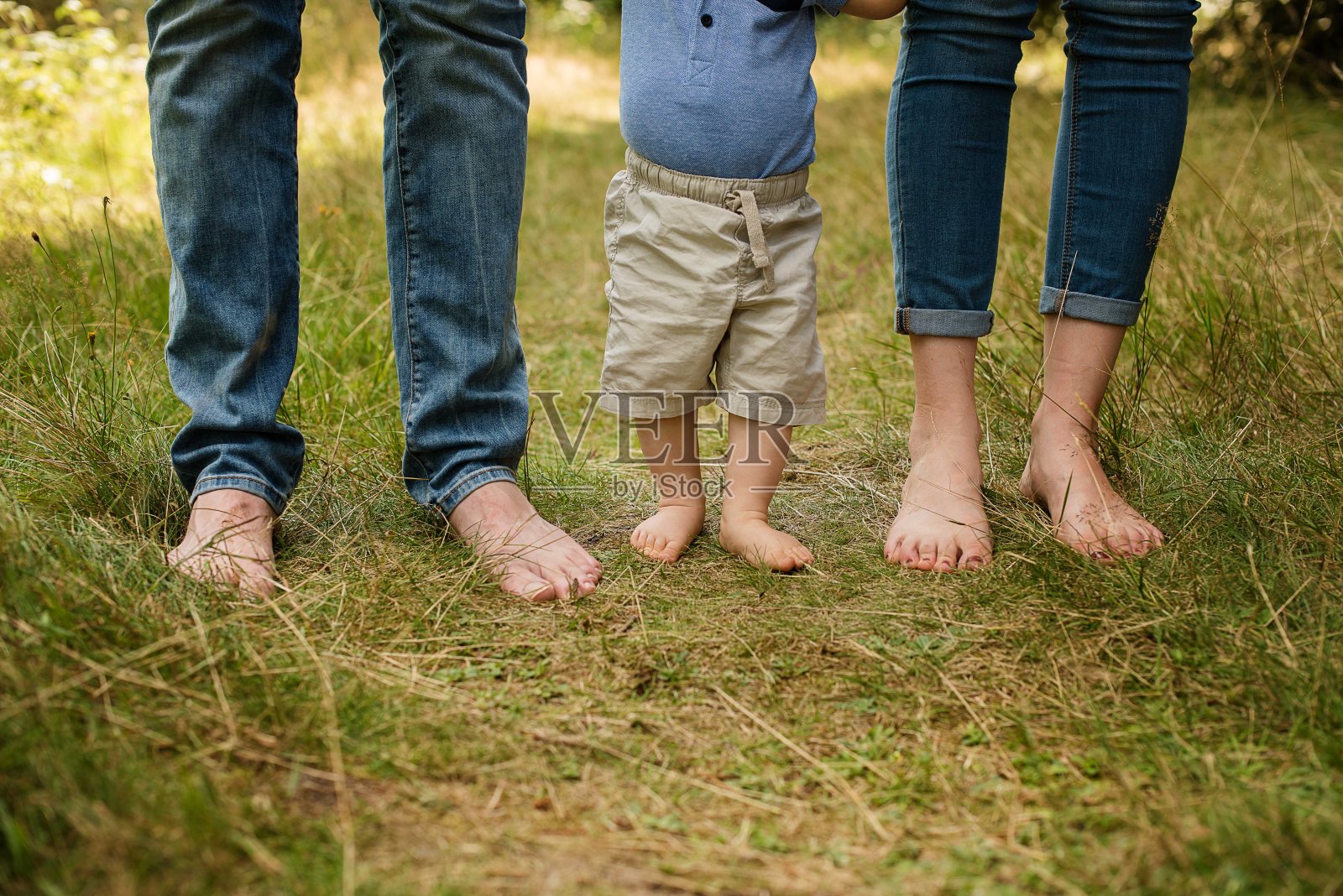 赤脚的家庭照片摄影图片
