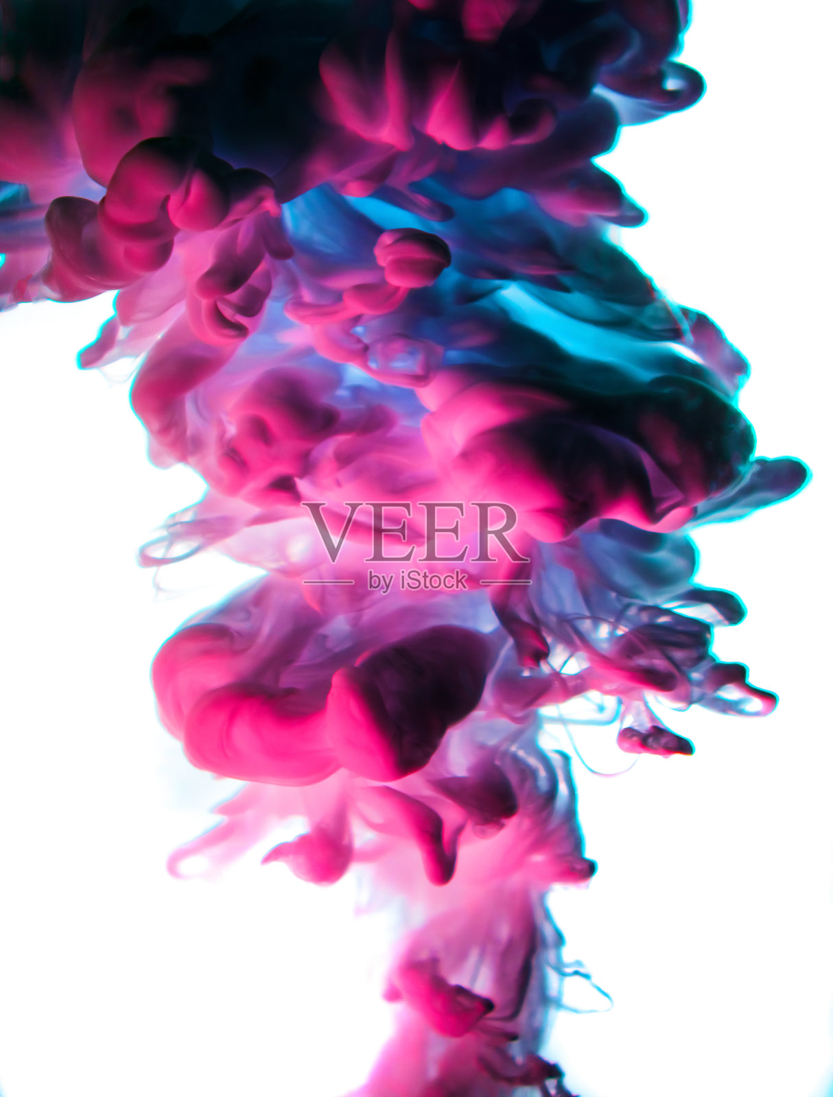 丙烯酸颜料和油墨在水中。抽象的背景帧。孤立在白色照片摄影图片