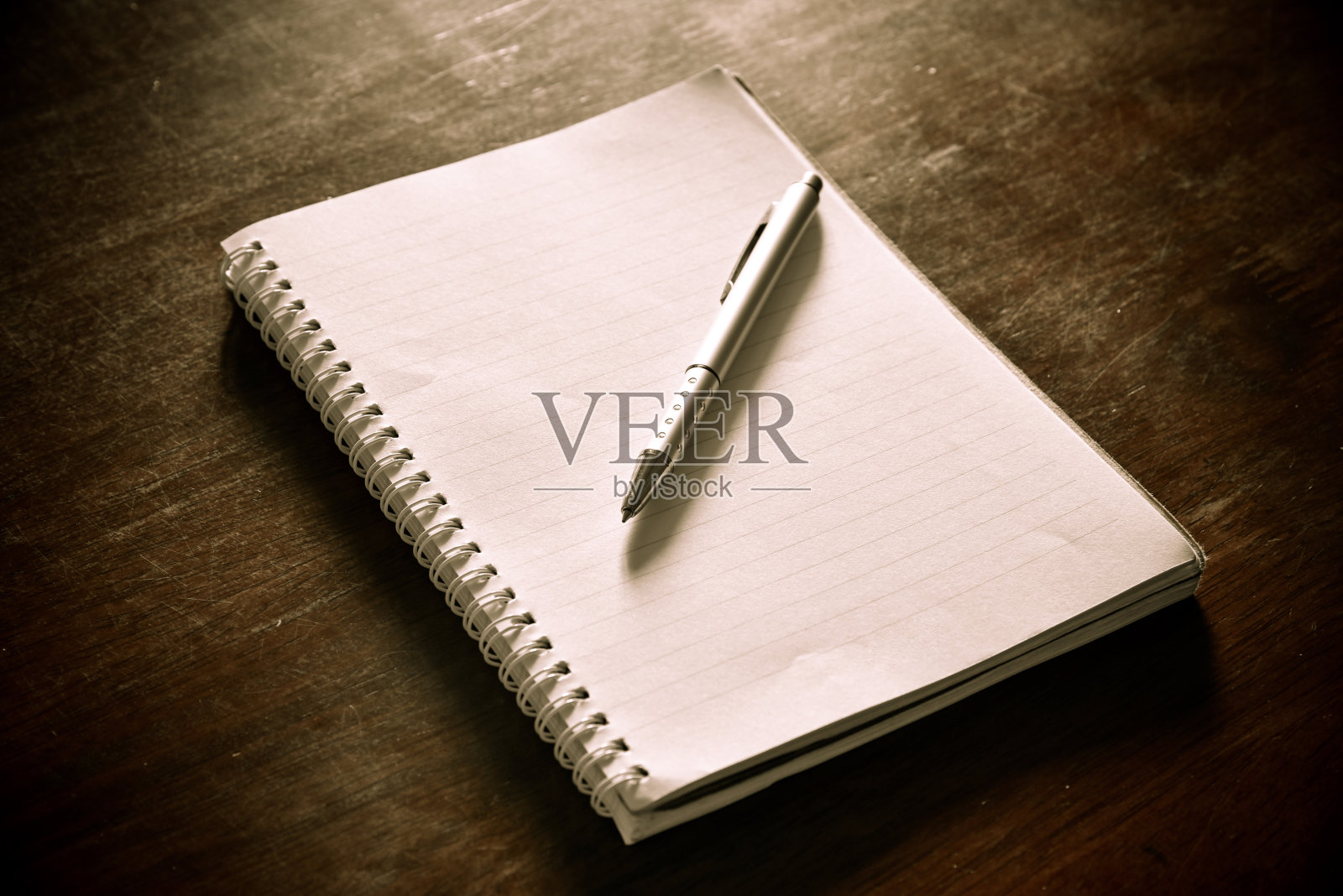 笔记本和笔照片摄影图片