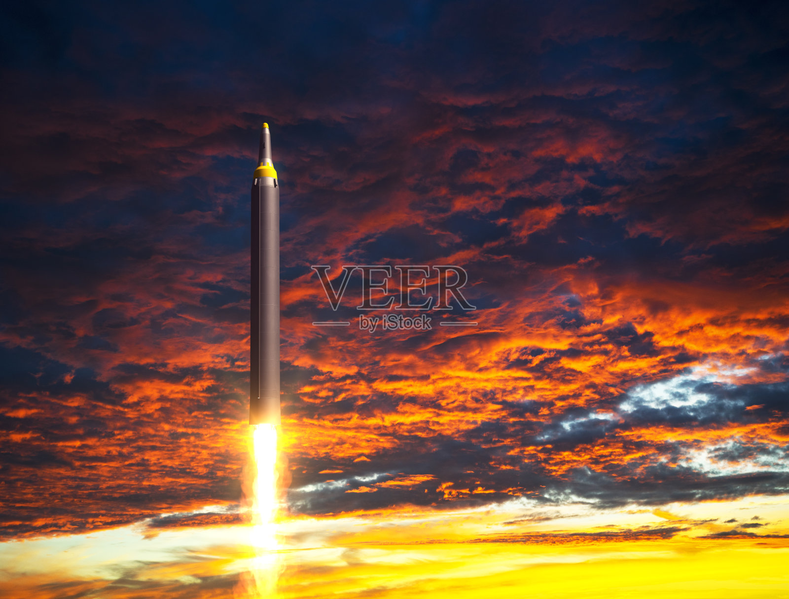 世界末日般的天空背景下的朝鲜弹道火箭发射照片摄影图片