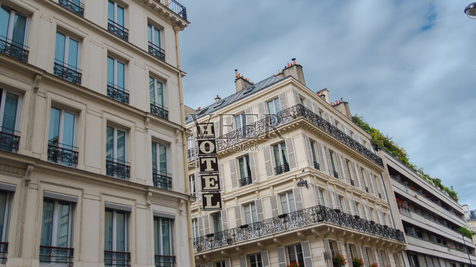 巴黎，典型的拉丁区街道照片摄影图片