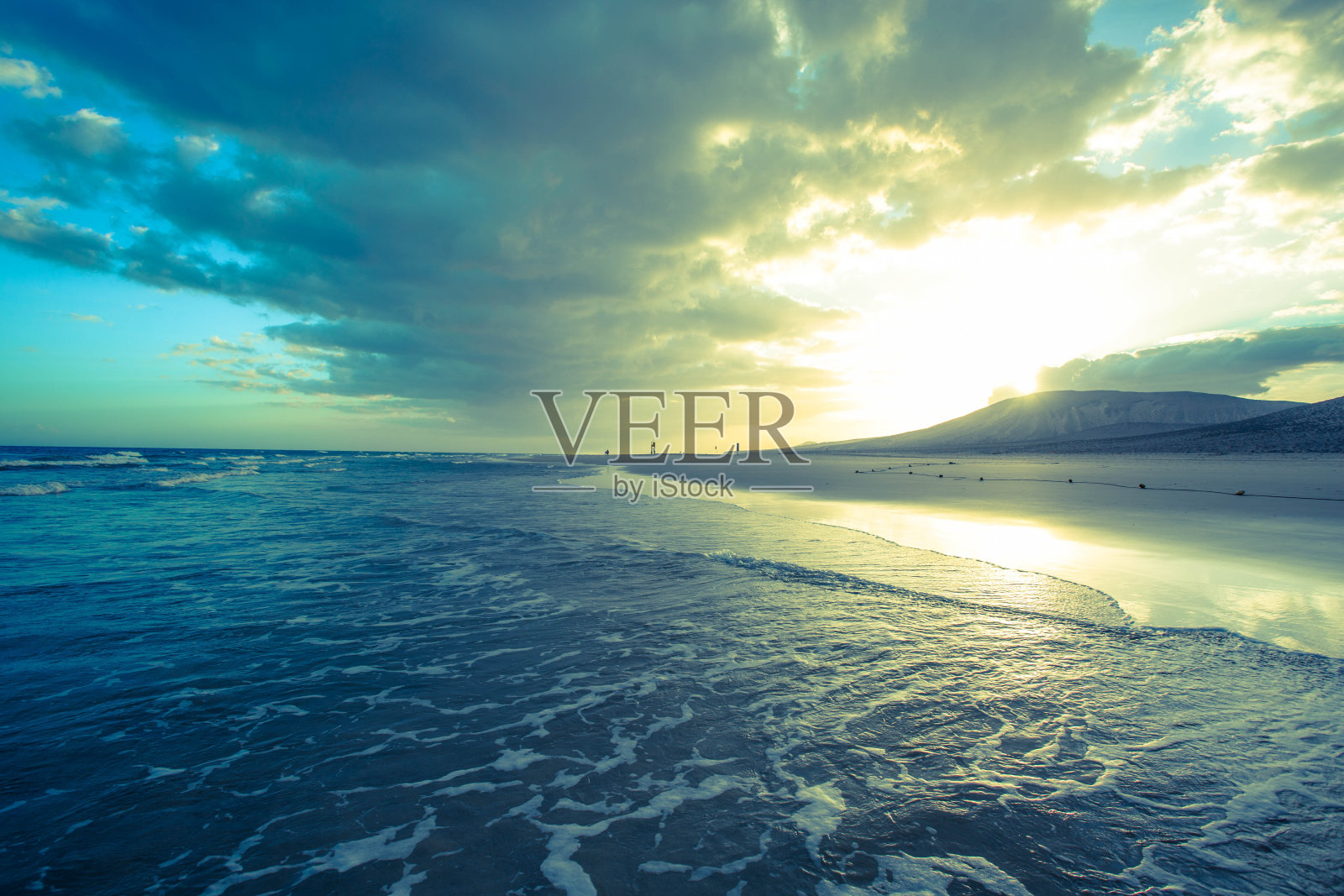 夏天的氛围/海滩/日落/海洋。照片摄影图片