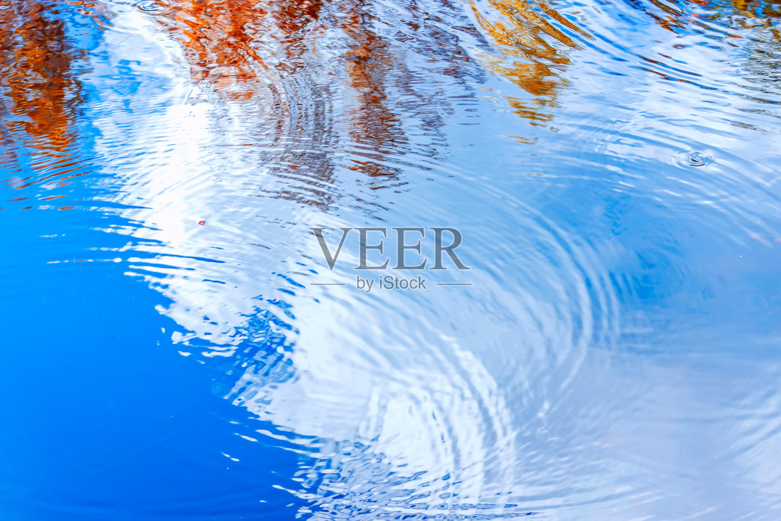 天空的倒影照片摄影图片