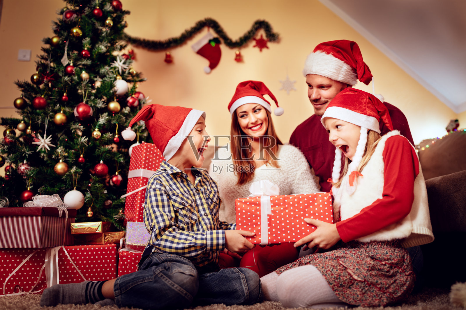 给妹妹的惊喜照片摄影图片