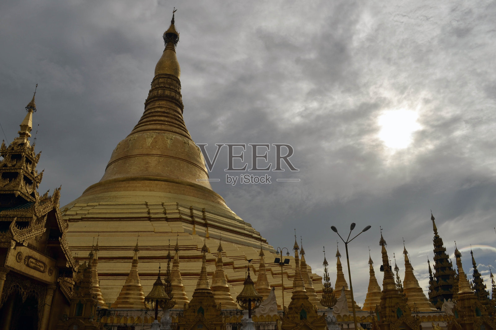 缅甸人民的民族宗教象征。那是金塔大金塔照片摄影图片