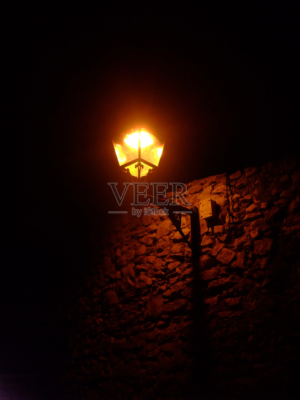 墙上的路灯照片摄影图片