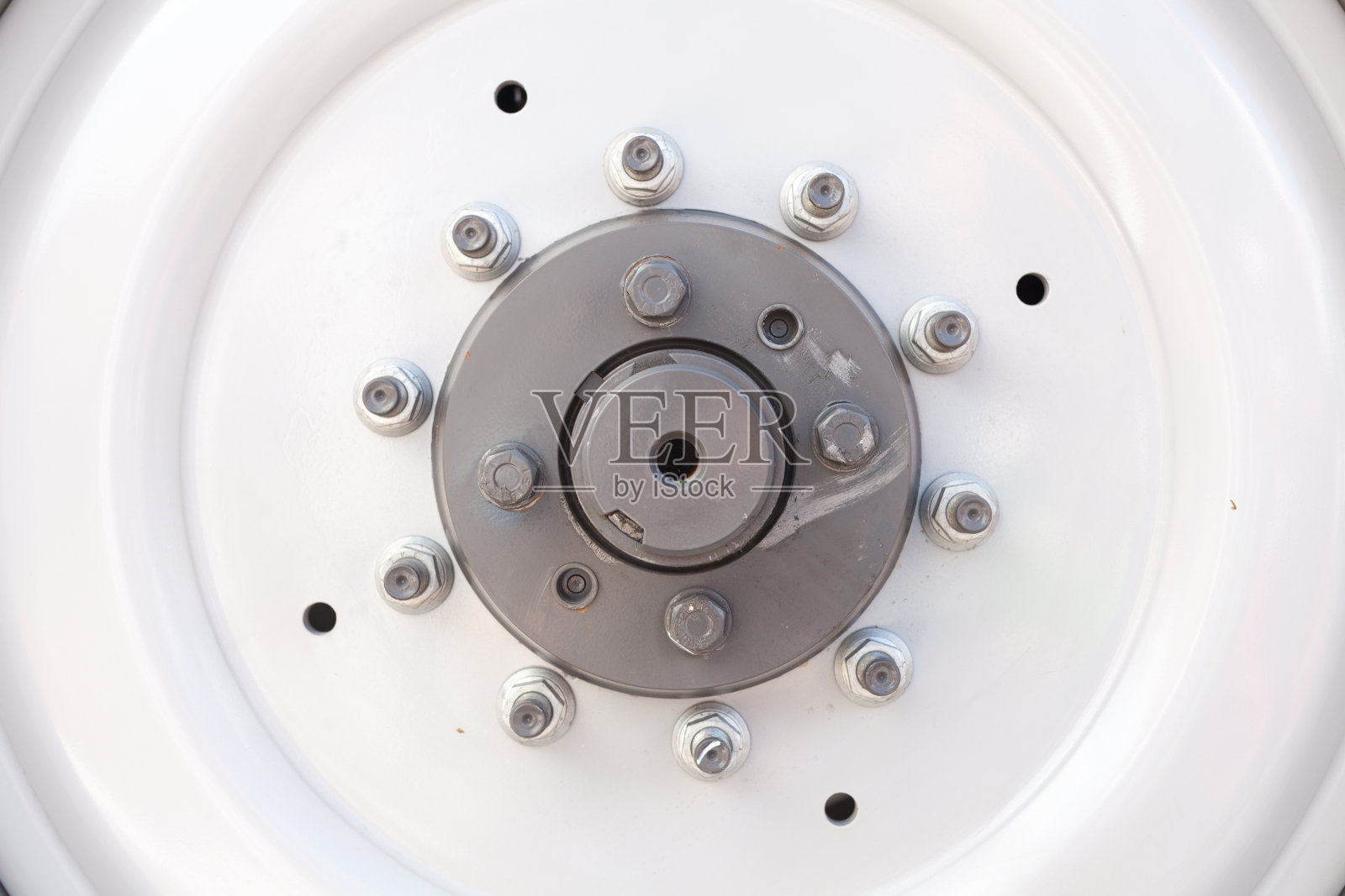 建筑设备的巨大车轮和轮胎局部照片摄影图片