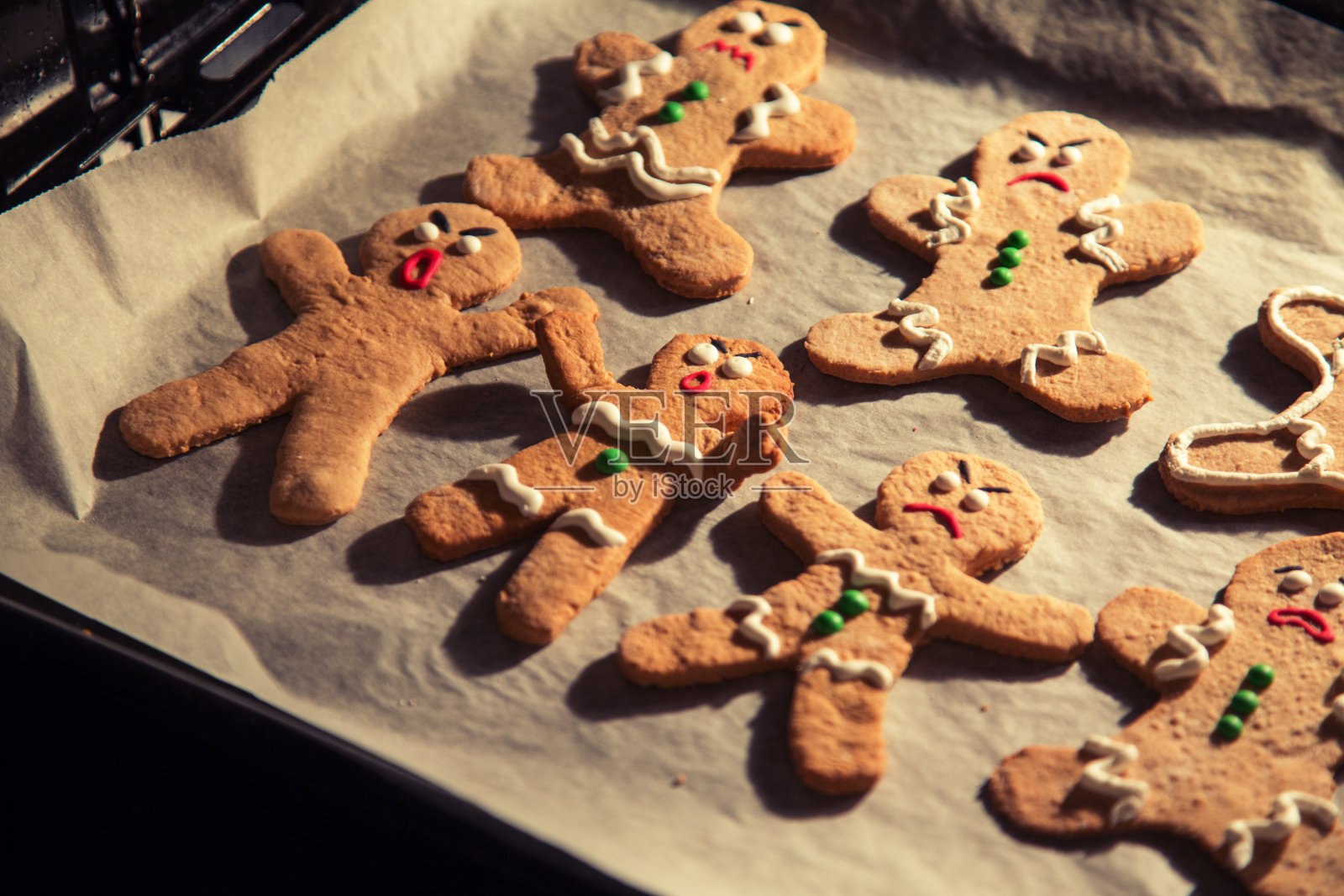 自制的姜饼男人饼干照片摄影图片