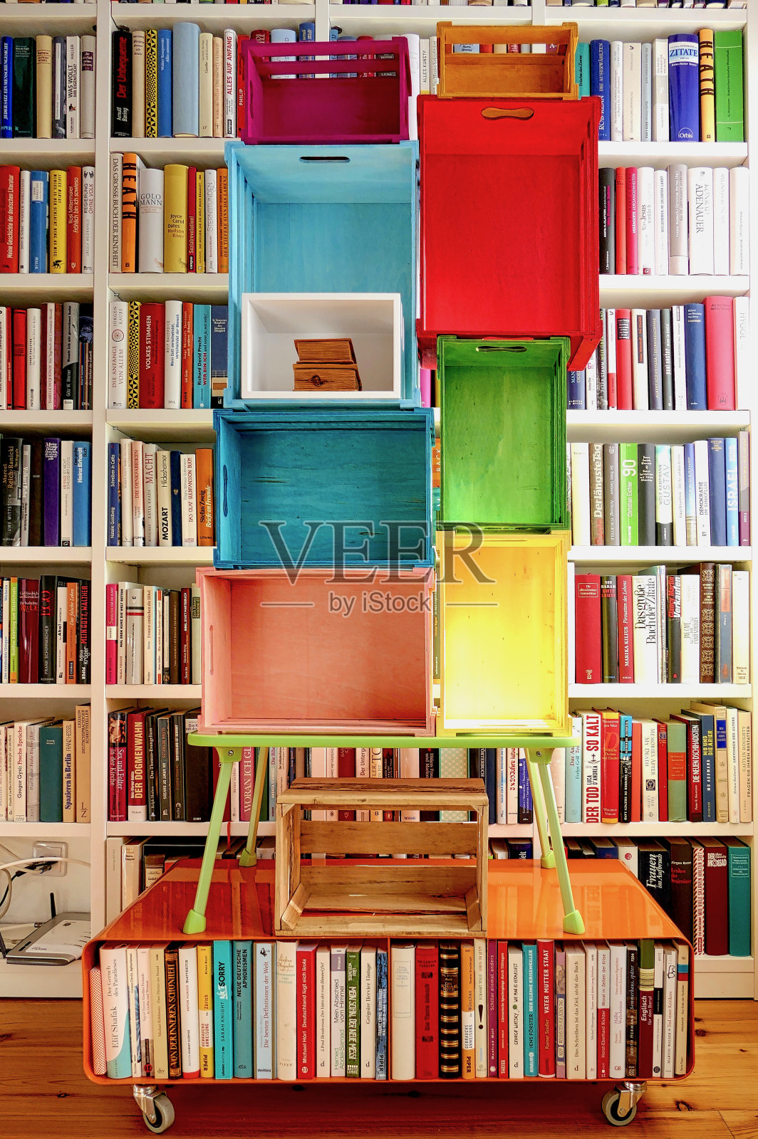 整理图书馆：满架和空架照片摄影图片