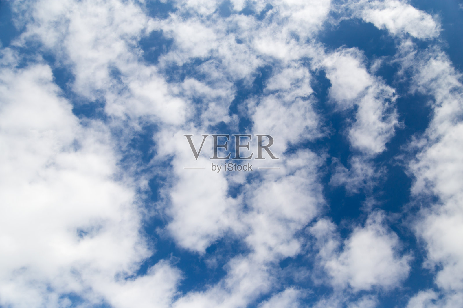 蓝天上的云朵照片摄影图片