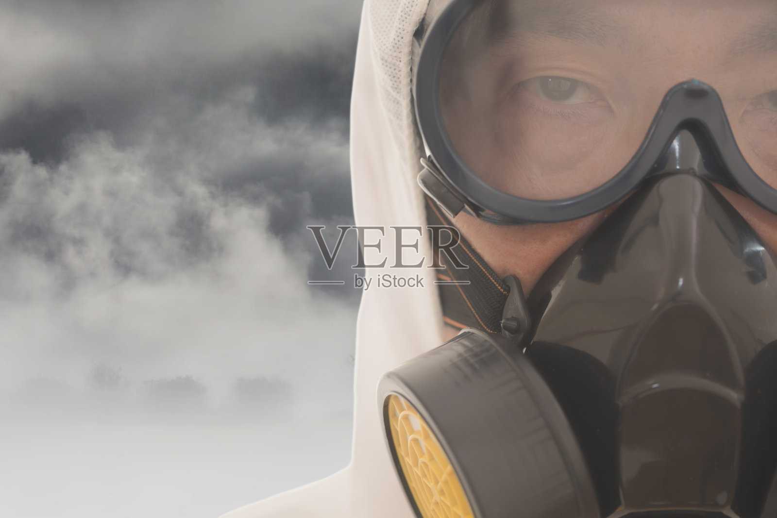 穿着防护服的男人照片摄影图片