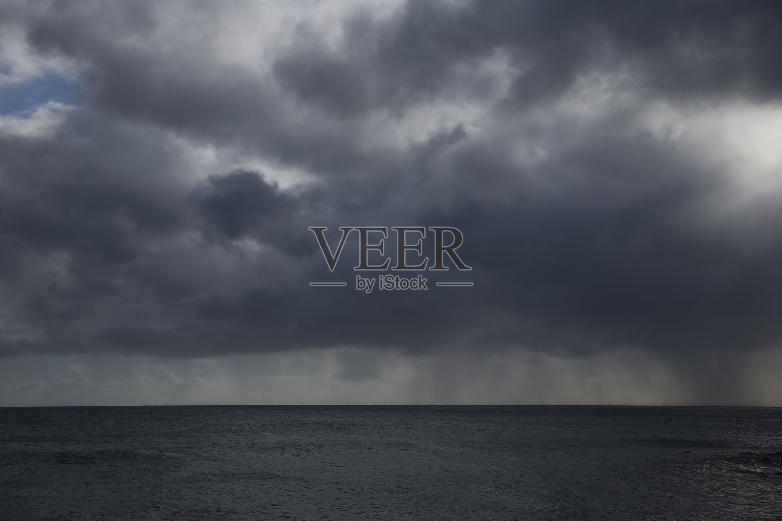 从夏威夷考艾岛的海滩上看太平洋照片摄影图片