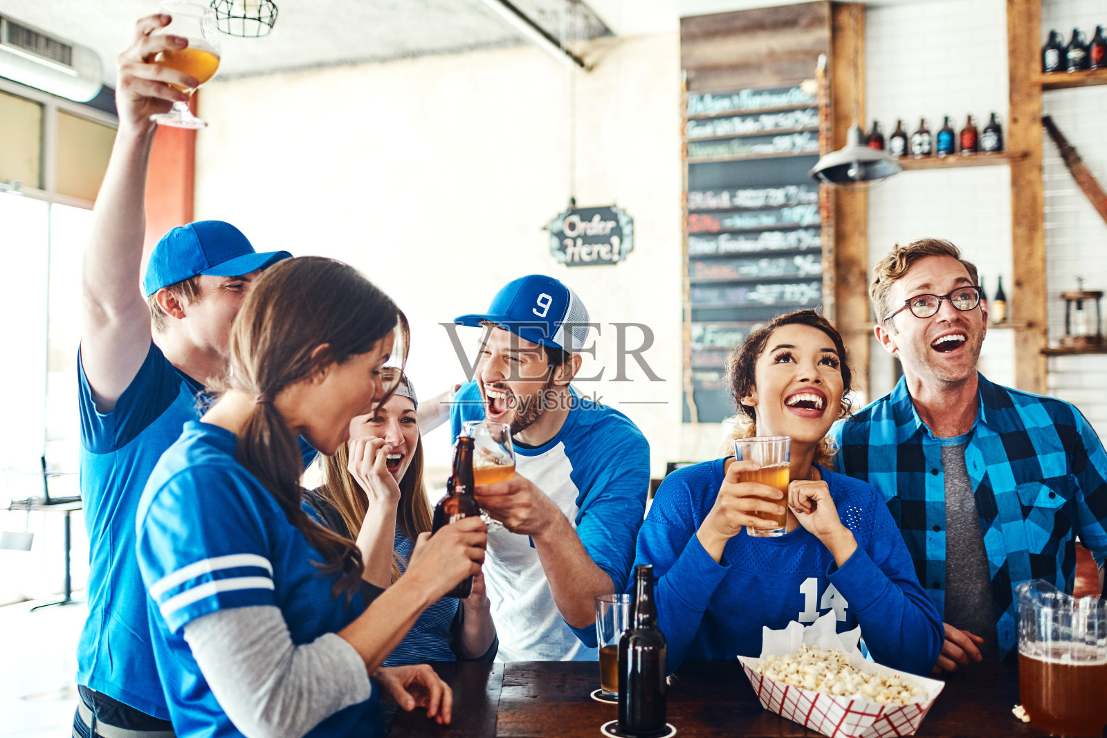 你找不到更多支持你的体育迷了照片摄影图片