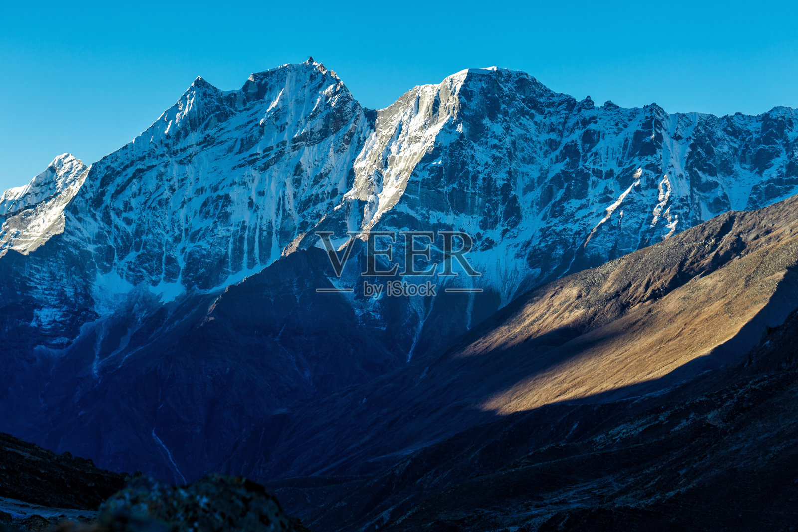 喜马拉雅山的雪山照片摄影图片