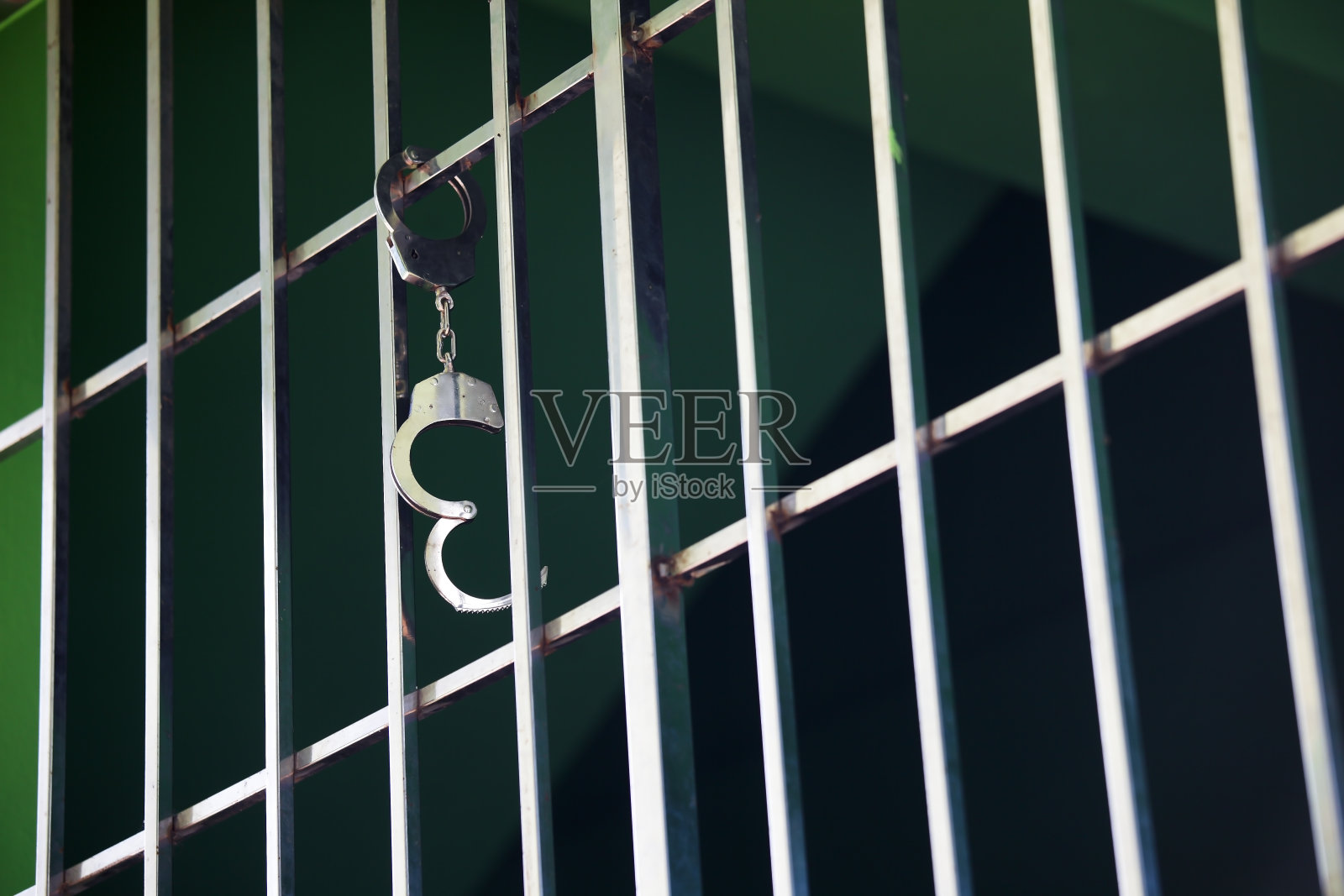 被戴手铐的酒吧背景照片摄影图片