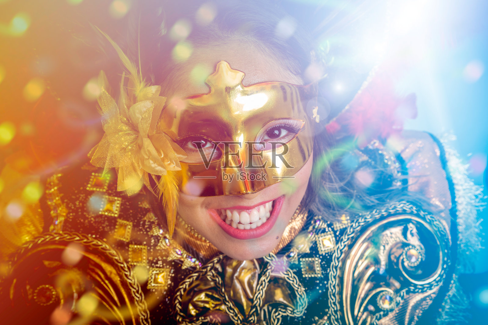 穿着狂欢节服装的巴西女人照片摄影图片