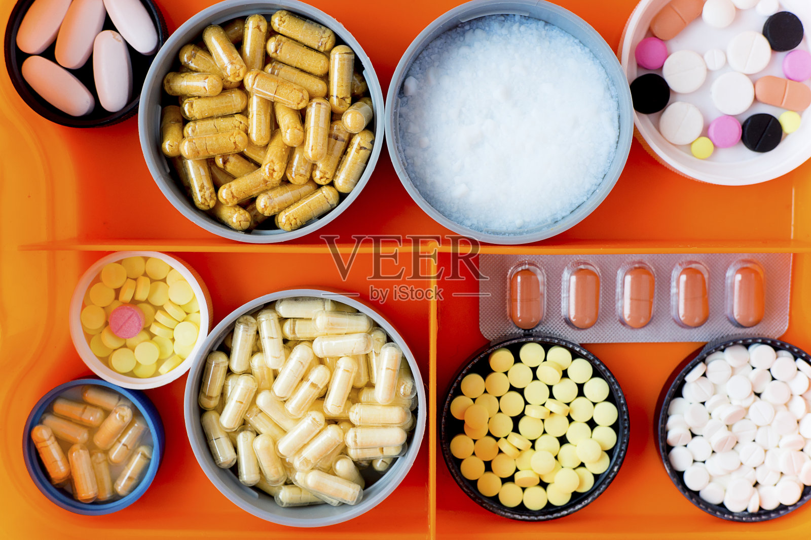 很多五颜六色的药丸照片摄影图片