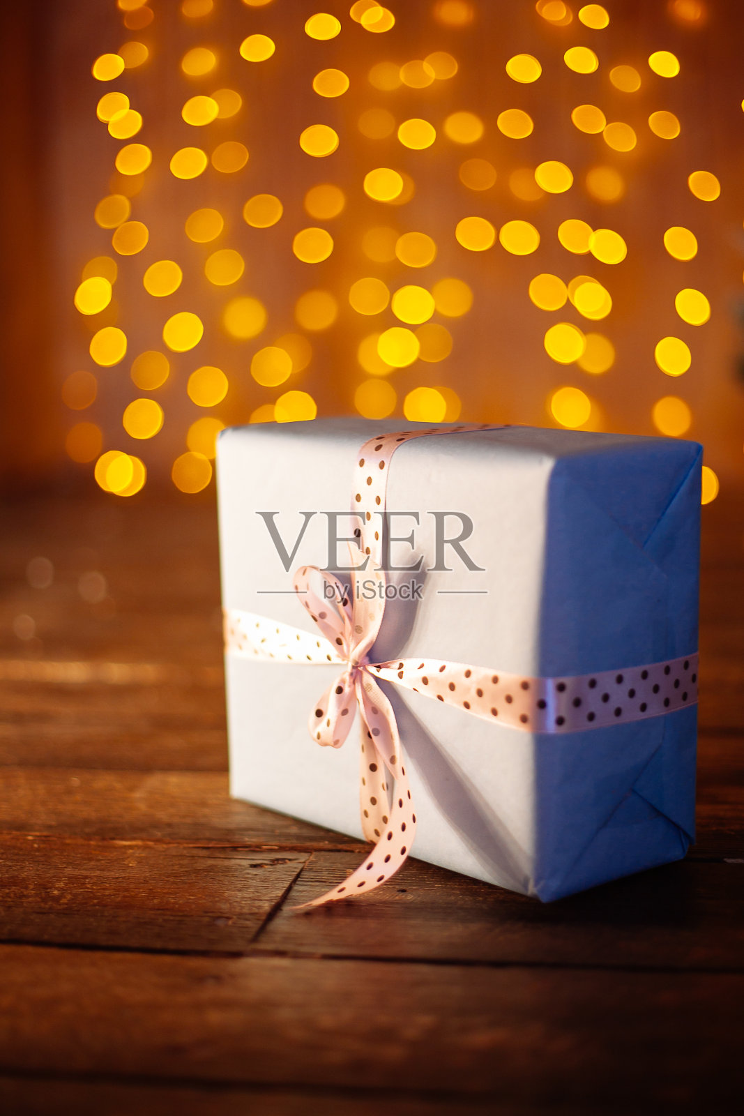 圣诞礼物与装饰圣诞丝带照片摄影图片