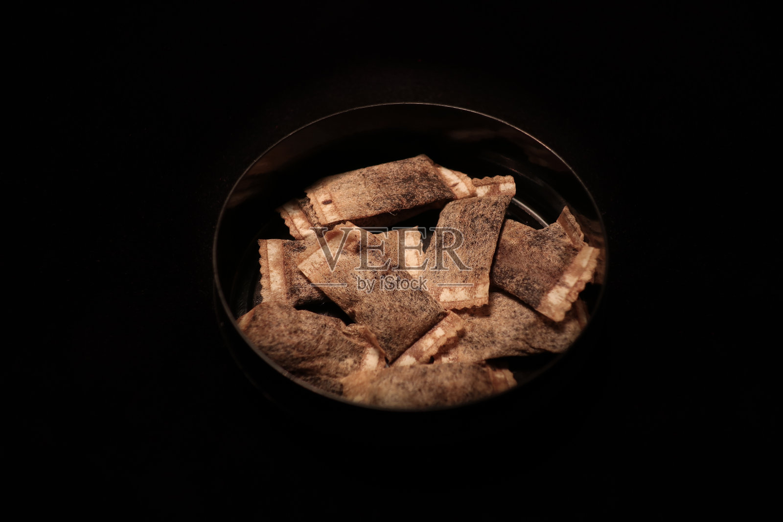 鼻烟,瑞典烟草。照片摄影图片