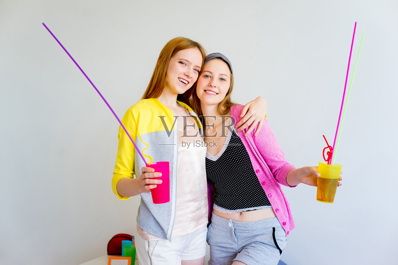 女孩们在朋友家过夜照片摄影图片