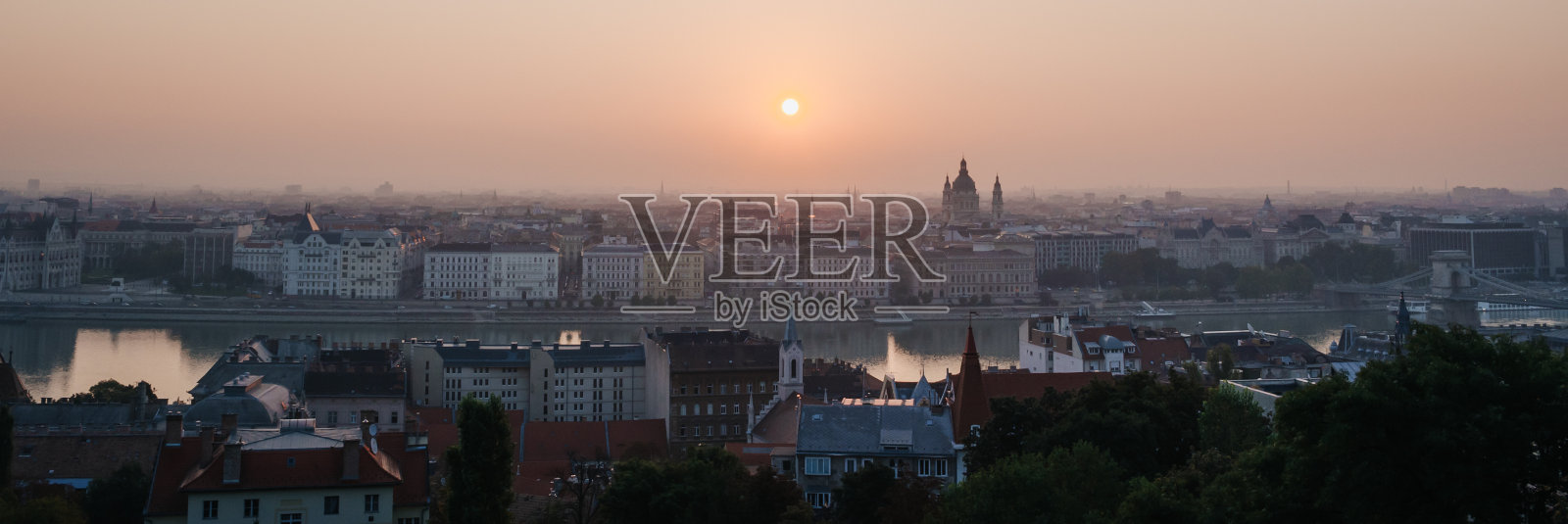 布达佩斯清晨日出全景照片摄影图片